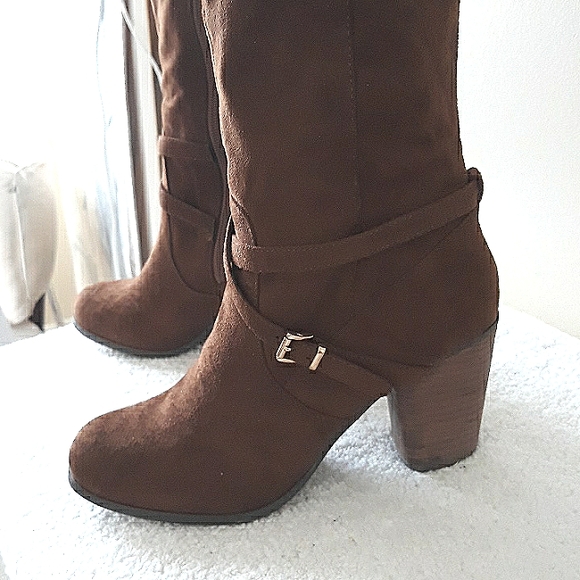 over the knee boots - Picture 3 of 6